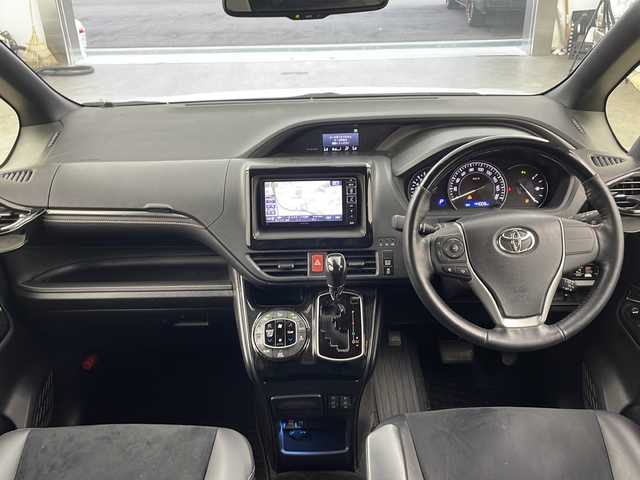 トヨタ エスクァイア Gi プレミアムパッケージ ブラックテーラード 兵庫県 2019(令1)年 4.4万km ホワイトパールクリスタルシャイン ・ALPINEナビ&TV&CD&DVD&SD&BT/・バックカメラ/・両側パワースライドドア/・クルーズコントロール/・純正前後ドライブレコーダー/・ハーフレザーシート/・シートヒーター/・ステアリングヒーター/・トヨタセーフティセンス/・プリクラッシュセーフティ/・クリアナンスソナー/・パーキングサポートブレーキ/・レーンディパーチャーアラート/・オートマチックハイビーム/・ビルトインETC/・nanoe/・純正ウッドコンビステアリング/・社外18インチアルミホイール/・LEDオートライト/・LEDフォグランプ/・社外サスショック/・アイドリングストップ/・純正フロアマット/・スマートキー/・プッシュスタート