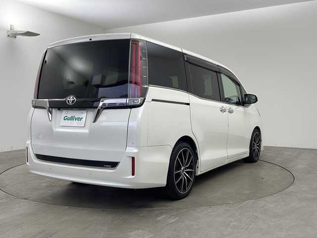 トヨタ エスクァイア Gi プレミアムパッケージ ブラックテーラード 兵庫県 2019(令1)年 4.4万km ホワイトパールクリスタルシャイン ・ALPINEナビ&TV&CD&DVD&SD&BT/・バックカメラ/・両側パワースライドドア/・クルーズコントロール/・純正前後ドライブレコーダー/・ハーフレザーシート/・シートヒーター/・ステアリングヒーター/・トヨタセーフティセンス/・プリクラッシュセーフティ/・クリアナンスソナー/・パーキングサポートブレーキ/・レーンディパーチャーアラート/・オートマチックハイビーム/・ビルトインETC/・nanoe/・純正ウッドコンビステアリング/・社外18インチアルミホイール/・LEDオートライト/・LEDフォグランプ/・社外サスショック/・アイドリングストップ/・純正フロアマット/・スマートキー/・プッシュスタート