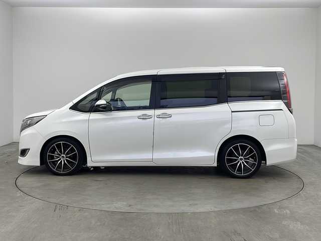 トヨタ エスクァイア Gi プレミアムパッケージ ブラックテーラード 兵庫県 2019(令1)年 4.4万km ホワイトパールクリスタルシャイン ・ALPINEナビ&TV&CD&DVD&SD&BT/・バックカメラ/・両側パワースライドドア/・クルーズコントロール/・純正前後ドライブレコーダー/・ハーフレザーシート/・シートヒーター/・ステアリングヒーター/・トヨタセーフティセンス/・プリクラッシュセーフティ/・クリアナンスソナー/・パーキングサポートブレーキ/・レーンディパーチャーアラート/・オートマチックハイビーム/・ビルトインETC/・nanoe/・純正ウッドコンビステアリング/・社外18インチアルミホイール/・LEDオートライト/・LEDフォグランプ/・社外サスショック/・アイドリングストップ/・純正フロアマット/・スマートキー/・プッシュスタート
