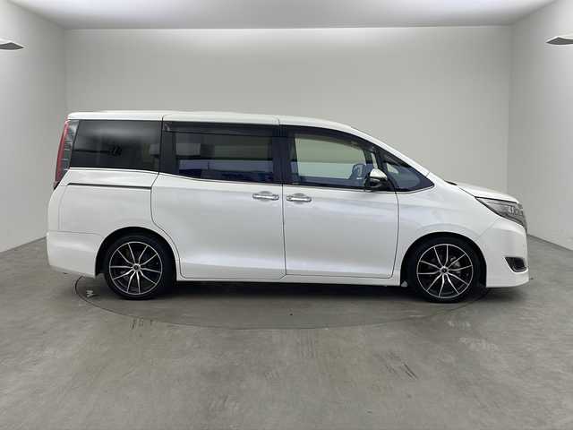 トヨタ エスクァイア Gi プレミアムパッケージ ブラックテーラード 兵庫県 2019(令1)年 4.4万km ホワイトパールクリスタルシャイン ・ALPINEナビ&TV&CD&DVD&SD&BT/・バックカメラ/・両側パワースライドドア/・クルーズコントロール/・純正前後ドライブレコーダー/・ハーフレザーシート/・シートヒーター/・ステアリングヒーター/・トヨタセーフティセンス/・プリクラッシュセーフティ/・クリアナンスソナー/・パーキングサポートブレーキ/・レーンディパーチャーアラート/・オートマチックハイビーム/・ビルトインETC/・nanoe/・純正ウッドコンビステアリング/・社外18インチアルミホイール/・LEDオートライト/・LEDフォグランプ/・社外サスショック/・アイドリングストップ/・純正フロアマット/・スマートキー/・プッシュスタート