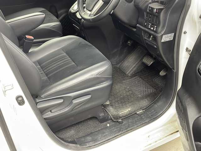 トヨタ エスクァイア Gi プレミアムパッケージ ブラックテーラード 兵庫県 2019(令1)年 4.4万km ホワイトパールクリスタルシャイン ・ALPINEナビ&TV&CD&DVD&SD&BT/・バックカメラ/・両側パワースライドドア/・クルーズコントロール/・純正前後ドライブレコーダー/・ハーフレザーシート/・シートヒーター/・ステアリングヒーター/・トヨタセーフティセンス/・プリクラッシュセーフティ/・クリアナンスソナー/・パーキングサポートブレーキ/・レーンディパーチャーアラート/・オートマチックハイビーム/・ビルトインETC/・nanoe/・純正ウッドコンビステアリング/・社外18インチアルミホイール/・LEDオートライト/・LEDフォグランプ/・社外サスショック/・アイドリングストップ/・純正フロアマット/・スマートキー/・プッシュスタート