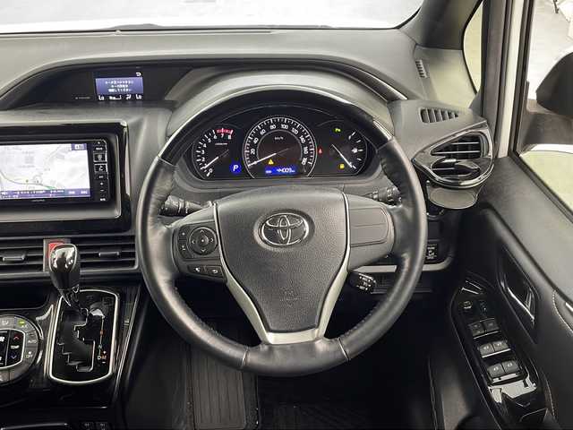 トヨタ エスクァイア Gi プレミアムパッケージ ブラックテーラード 兵庫県 2019(令1)年 4.4万km ホワイトパールクリスタルシャイン ・ALPINEナビ&TV&CD&DVD&SD&BT/・バックカメラ/・両側パワースライドドア/・クルーズコントロール/・純正前後ドライブレコーダー/・ハーフレザーシート/・シートヒーター/・ステアリングヒーター/・トヨタセーフティセンス/・プリクラッシュセーフティ/・クリアナンスソナー/・パーキングサポートブレーキ/・レーンディパーチャーアラート/・オートマチックハイビーム/・ビルトインETC/・nanoe/・純正ウッドコンビステアリング/・社外18インチアルミホイール/・LEDオートライト/・LEDフォグランプ/・社外サスショック/・アイドリングストップ/・純正フロアマット/・スマートキー/・プッシュスタート