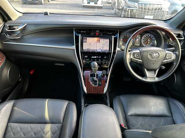 トヨタ ハリアー プレミアム 千葉県 2017(平29)年 5.6万km ブラック 純正ナビ　ＮＳＺＴ－Ｙ６６Ｔ　バックカメラ　ＴＶ　ＣＤ　追従型クルーズコントロール　ＭＴモード付ＡＴ　ハーフレザー　パワーシート　レーンキープアシスト　電動リアゲート　純正１８インチＡＷ　ＬＥＤ