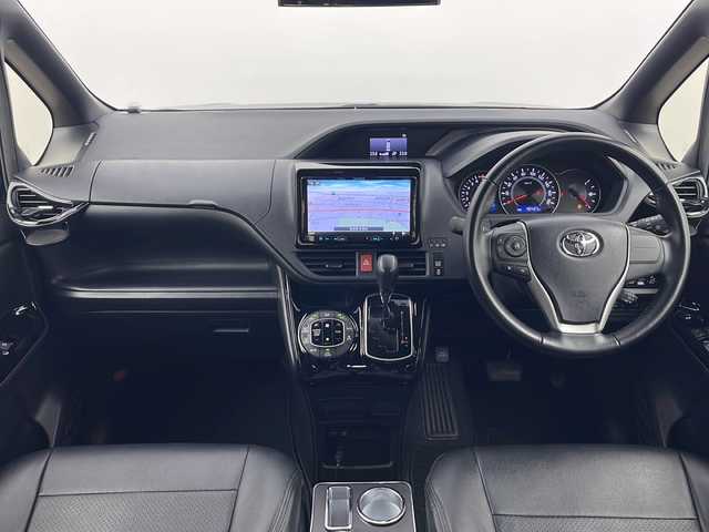 トヨタ ヴォクシー ZS 秋田県 2017(平29)年 4.1万km ブラッキッシュアゲハガラスフレーク 4WD/carrozzeria社外ナビ/フルセグTV/CD/DVD/AM/FM/Bluetooth/HDMI　/フリップダウンモニター/両側パワースライドドア　/モデリスタエアロ　/バックカメラ　/衝突被害軽減システム　/クルーズコントロール　/レーンキープアシスト　/横滑り防止装置　/先行車発進告知/寒冷地仕様　/ワイパーデアイサー/ETC　/LEDヘッドライト/置くだけ充電/後席サンシェード/純正フロアマット