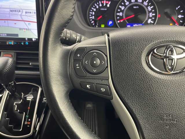 トヨタ ヴォクシー ZS 秋田県 2017(平29)年 4.1万km ブラッキッシュアゲハガラスフレーク 4WD/carrozzeria社外ナビ/フルセグTV/CD/DVD/AM/FM/Bluetooth/HDMI　/フリップダウンモニター/両側パワースライドドア　/モデリスタエアロ　/バックカメラ　/衝突被害軽減システム　/クルーズコントロール　/レーンキープアシスト　/横滑り防止装置　/先行車発進告知/寒冷地仕様　/ワイパーデアイサー/ETC　/LEDヘッドライト/置くだけ充電/後席サンシェード/純正フロアマット