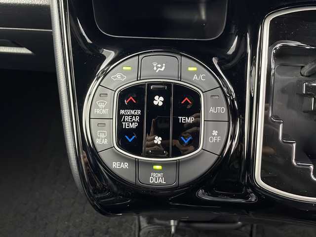 トヨタ ヴォクシー ZS 秋田県 2017(平29)年 4.1万km ブラッキッシュアゲハガラスフレーク 4WD/carrozzeria社外ナビ/フルセグTV/CD/DVD/AM/FM/Bluetooth/HDMI　/フリップダウンモニター/両側パワースライドドア　/モデリスタエアロ　/バックカメラ　/衝突被害軽減システム　/クルーズコントロール　/レーンキープアシスト　/横滑り防止装置　/先行車発進告知/寒冷地仕様　/ワイパーデアイサー/ETC　/LEDヘッドライト/置くだけ充電/後席サンシェード/純正フロアマット
