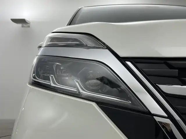 日産 セレナ X V 群馬県 2020(令2)年 5.2万km ブリリアントホワイトパール 純正SDナビ　全周囲カメラ　アラウンドビューモニター　純正フリップダウンモニター　クルーズコントロール　ＬＥＤヘッドライト　前後コーナーセンサー　ブラインドスポットモニタ　ビルトインＥＴＣ　ドライブレコーダー　純正フロアマット　スマートキー　