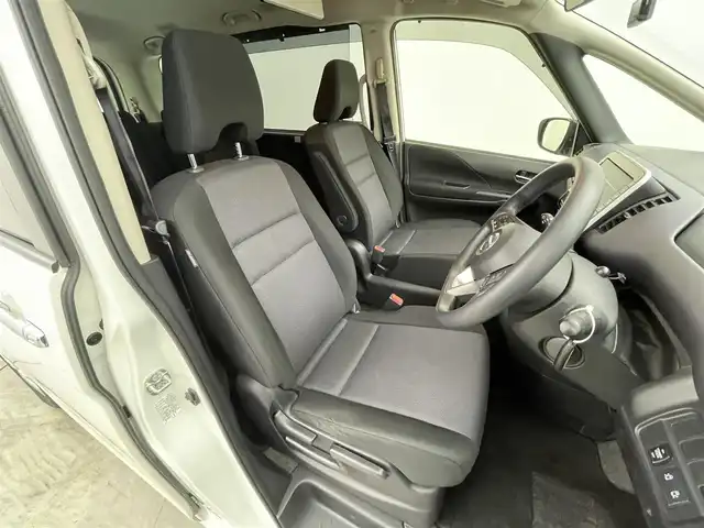 日産 セレナ X V 群馬県 2020(令2)年 5.2万km ブリリアントホワイトパール 純正SDナビ　全周囲カメラ　アラウンドビューモニター　純正フリップダウンモニター　クルーズコントロール　ＬＥＤヘッドライト　前後コーナーセンサー　ブラインドスポットモニタ　ビルトインＥＴＣ　ドライブレコーダー　純正フロアマット　スマートキー　