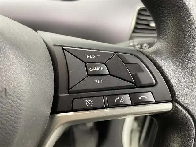 日産 セレナ X V 群馬県 2020(令2)年 5.2万km ブリリアントホワイトパール 純正SDナビ　全周囲カメラ　アラウンドビューモニター　純正フリップダウンモニター　クルーズコントロール　ＬＥＤヘッドライト　前後コーナーセンサー　ブラインドスポットモニタ　ビルトインＥＴＣ　ドライブレコーダー　純正フロアマット　スマートキー　
