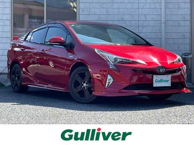 トヨタ プリウス A プレミアム　ツーリングセレ 福岡県 2016(平28)年 4万km エモーショナルレッド 純正エアロ(フロント)/純正9インチSDナビ【DSZT-YC4T】/(AM/FM/Bluetooth/CD/DVD/フルセグTV)/バックカメラ/トヨタセーフティセンス/・LDA(レーンディパーチャーアラート)/・ふらつき警報機能/・オートマチックハイビーム/・PCS(プリクラッシュセーフティ)/・レーダークルーズコントロール(全車速追従機能付き)/ITS Connect/HUD(ヘッドアップディスプレイ)/BSM(ブラインドスポットモニター)/S-IPA(シンプルインテリジェントパーキングアシスト)/オートライト/クリアランスソナー/コーナーセンサー/盗難防止装置/横滑り防止機能/純正17インチアルミホイール/電格ウィンカーミラー/ドアバイザー/フロントフォグランプ/黒レザーシート/パワーシート(D席)/シートヒーター(D/N席)/プッシュスタート/ステアリングスイッチ/純正フロアマット/ナノイー/スペアキー×1/保証書/取扱説明書/ナビ取扱説明書