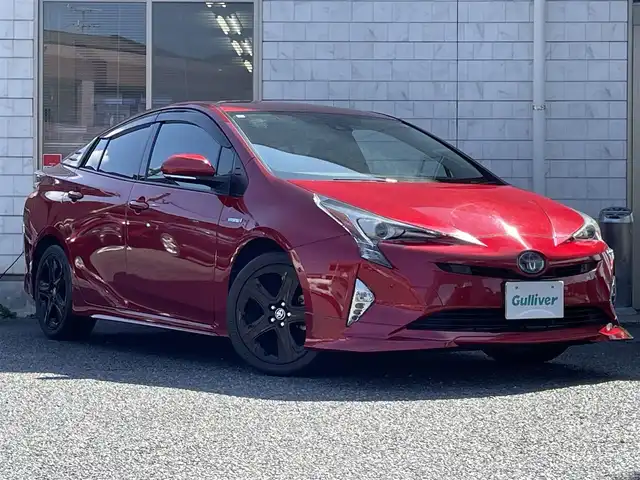 トヨタ プリウス A プレミアム　ツーリングセレ 福岡県 2016(平28)年 4万km エモーショナルレッド 純正エアロ(フロント)/純正9インチSDナビ【DSZT-YC4T】/(AM/FM/Bluetooth/CD/DVD/フルセグTV)/バックカメラ/トヨタセーフティセンス/・LDA(レーンディパーチャーアラート)/・ふらつき警報機能/・オートマチックハイビーム/・PCS(プリクラッシュセーフティ)/・レーダークルーズコントロール(全車速追従機能付き)/ITS Connect/HUD(ヘッドアップディスプレイ)/BSM(ブラインドスポットモニター)/S-IPA(シンプルインテリジェントパーキングアシスト)/オートライト/クリアランスソナー/コーナーセンサー/盗難防止装置/横滑り防止機能/純正17インチアルミホイール/電格ウィンカーミラー/ドアバイザー/フロントフォグランプ/黒レザーシート/パワーシート(D席)/シートヒーター(D/N席)/プッシュスタート/ステアリングスイッチ/純正フロアマット/ナノイー/スペアキー×1/保証書/取扱説明書/ナビ取扱説明書