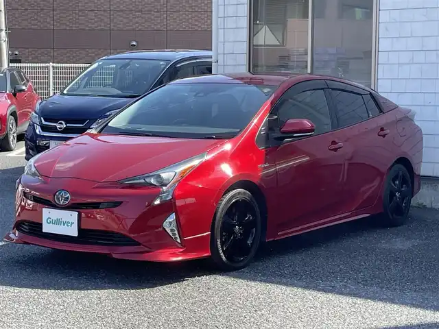 トヨタ プリウス A プレミアム　ツーリングセレ 福岡県 2016(平28)年 4万km エモーショナルレッド 純正エアロ(フロント)/純正9インチSDナビ【DSZT-YC4T】/(AM/FM/Bluetooth/CD/DVD/フルセグTV)/バックカメラ/トヨタセーフティセンス/・LDA(レーンディパーチャーアラート)/・ふらつき警報機能/・オートマチックハイビーム/・PCS(プリクラッシュセーフティ)/・レーダークルーズコントロール(全車速追従機能付き)/ITS Connect/HUD(ヘッドアップディスプレイ)/BSM(ブラインドスポットモニター)/S-IPA(シンプルインテリジェントパーキングアシスト)/オートライト/クリアランスソナー/コーナーセンサー/盗難防止装置/横滑り防止機能/純正17インチアルミホイール/電格ウィンカーミラー/ドアバイザー/フロントフォグランプ/黒レザーシート/パワーシート(D席)/シートヒーター(D/N席)/プッシュスタート/ステアリングスイッチ/純正フロアマット/ナノイー/スペアキー×1/保証書/取扱説明書/ナビ取扱説明書