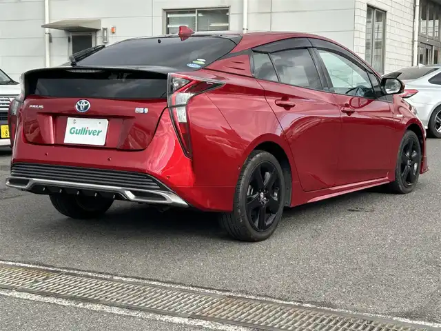 トヨタ プリウス A プレミアム　ツーリングセレ 広島県 2016(平28)年 4万km エモーショナルレッド 純正エアロ(フロント)/純正9インチSDナビ【DSZT-YC4T】/(AM/FM/Bluetooth/CD/DVD/フルセグTV)/バックカメラ/黒本革シート/パワーシート(D席)/シートヒーター(D/N席)/トヨタセーフティセンス/・LDA(レーンディパーチャーアラート)/・ふらつき警報機能/・オートマチックハイビーム/・PCS(プリクラッシュセーフティ)/・レーダークルーズコントロール(全車速追従機能付き)/ITS Connect/HUD(ヘッドアップディスプレイ)/BSM(ブラインドスポットモニター)/S-IPA(シンプルインテリジェントパーキングアシスト)/オートライト/クリアランスソナー/純正17インチアルミホイール/電格ウィンカーミラー/ドアバイザー/フロントフォグランプ/プッシュスタート/ステアリングスイッチ/純正フロアマット/スペアキー×1/保証書/取扱説明書