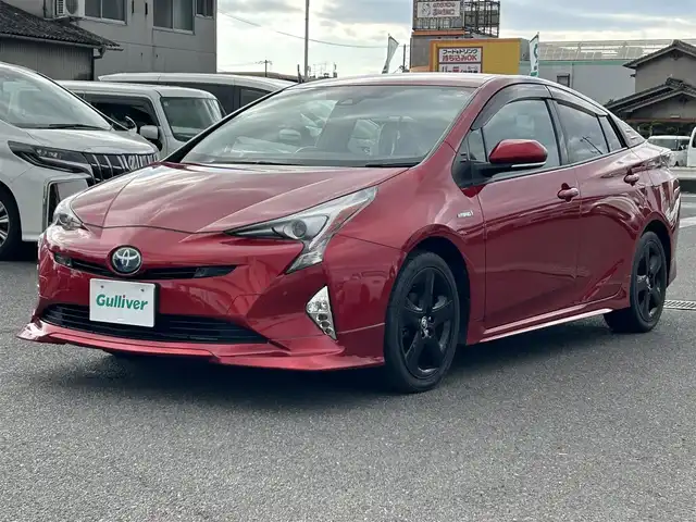 トヨタ プリウス A プレミアム　ツーリングセレ 広島県 2016(平28)年 4万km エモーショナルレッド 純正エアロ(フロント)/純正9インチSDナビ【DSZT-YC4T】/(AM/FM/Bluetooth/CD/DVD/フルセグTV)/バックカメラ/黒本革シート/パワーシート(D席)/シートヒーター(D/N席)/トヨタセーフティセンス/・LDA(レーンディパーチャーアラート)/・ふらつき警報機能/・オートマチックハイビーム/・PCS(プリクラッシュセーフティ)/・レーダークルーズコントロール(全車速追従機能付き)/ITS Connect/HUD(ヘッドアップディスプレイ)/BSM(ブラインドスポットモニター)/S-IPA(シンプルインテリジェントパーキングアシスト)/オートライト/クリアランスソナー/純正17インチアルミホイール/電格ウィンカーミラー/ドアバイザー/フロントフォグランプ/プッシュスタート/ステアリングスイッチ/純正フロアマット/スペアキー×1/保証書/取扱説明書
