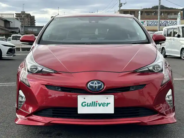トヨタ プリウス A プレミアム　ツーリングセレ 広島県 2016(平28)年 4万km エモーショナルレッド 純正エアロ(フロント)/純正9インチSDナビ【DSZT-YC4T】/(AM/FM/Bluetooth/CD/DVD/フルセグTV)/バックカメラ/黒本革シート/パワーシート(D席)/シートヒーター(D/N席)/トヨタセーフティセンス/・LDA(レーンディパーチャーアラート)/・ふらつき警報機能/・オートマチックハイビーム/・PCS(プリクラッシュセーフティ)/・レーダークルーズコントロール(全車速追従機能付き)/ITS Connect/HUD(ヘッドアップディスプレイ)/BSM(ブラインドスポットモニター)/S-IPA(シンプルインテリジェントパーキングアシスト)/オートライト/クリアランスソナー/純正17インチアルミホイール/電格ウィンカーミラー/ドアバイザー/フロントフォグランプ/プッシュスタート/ステアリングスイッチ/純正フロアマット/スペアキー×1/保証書/取扱説明書