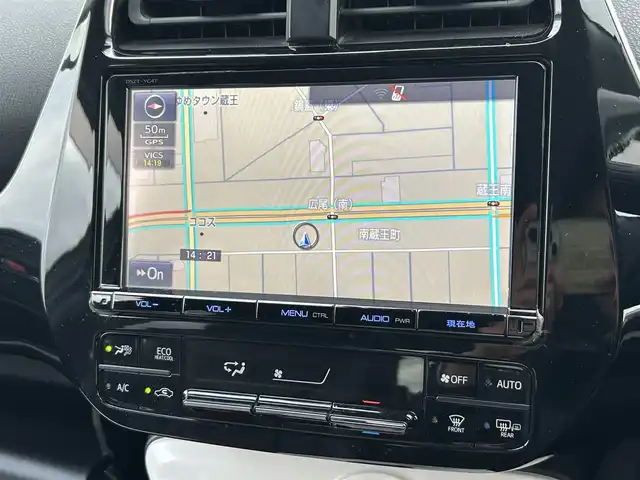 トヨタ プリウス A プレミアム　ツーリングセレ 広島県 2016(平28)年 4万km エモーショナルレッド 純正エアロ(フロント)/純正9インチSDナビ【DSZT-YC4T】/(AM/FM/Bluetooth/CD/DVD/フルセグTV)/バックカメラ/黒本革シート/パワーシート(D席)/シートヒーター(D/N席)/トヨタセーフティセンス/・LDA(レーンディパーチャーアラート)/・ふらつき警報機能/・オートマチックハイビーム/・PCS(プリクラッシュセーフティ)/・レーダークルーズコントロール(全車速追従機能付き)/ITS Connect/HUD(ヘッドアップディスプレイ)/BSM(ブラインドスポットモニター)/S-IPA(シンプルインテリジェントパーキングアシスト)/オートライト/クリアランスソナー/純正17インチアルミホイール/電格ウィンカーミラー/ドアバイザー/フロントフォグランプ/プッシュスタート/ステアリングスイッチ/純正フロアマット/スペアキー×1/保証書/取扱説明書