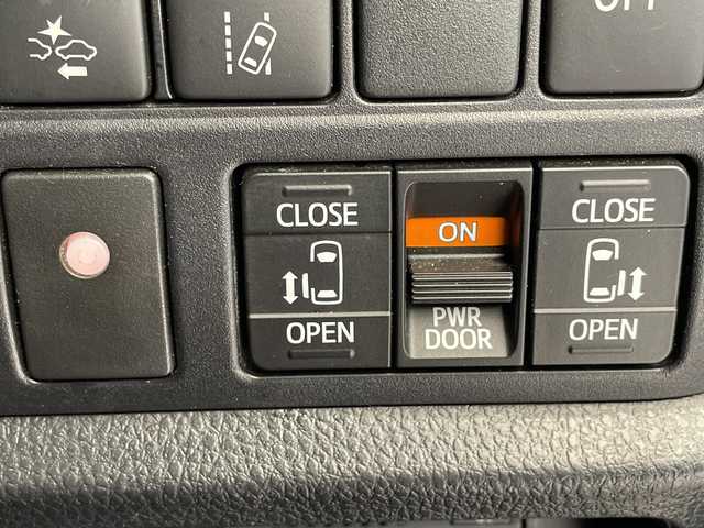 トヨタ ヴォクシー ハイブリッド ZS 煌Ⅲ 愛知県 2021(令3)年 4.7万km ブラック 純正9型ナビ/フリップダウンモニター/両側パワースライドドア/クルーズコントロール/シートヒーター/バックカメラ/コーナーセンサー/純正アルミホイール/LEDヘッドライト/リアオートエアコン/オートマチックハイビーム/ドライブレコーダー/ETC/ステアリングスイッチ/スマートキー/プッシュスタート