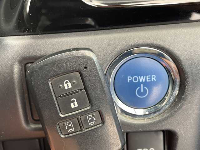 トヨタ ヴォクシー ハイブリッド ZS 煌Ⅲ 愛知県 2021(令3)年 4.7万km ブラック 純正9型ナビ/フリップダウンモニター/両側パワースライドドア/クルーズコントロール/シートヒーター/バックカメラ/コーナーセンサー/純正アルミホイール/LEDヘッドライト/リアオートエアコン/オートマチックハイビーム/ドライブレコーダー/ETC/ステアリングスイッチ/スマートキー/プッシュスタート