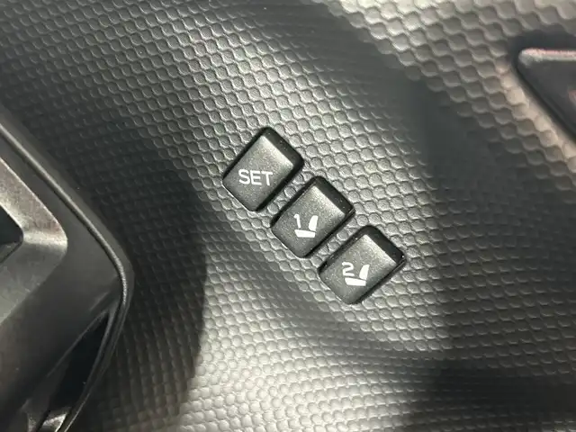 スバル フォレスター ハイブリッド X－ブレイク 神奈川県 2023(令5)年 1.4万km クリスタルホワイトP アイサイト/純正ナビ/・BT/フルセグTV/CD/DVD/SD/USB/バック/サイド/フロントカメラ/デジタルミラー/前後ドライブレコーダー/ETC/ハーフレザーシート/パワーシート(D/N)/メモリシート(D)/シートヒーター(D/N)/電動サイドブレーキ/オートブレーキホールド/パワーバックドア/SRH/スマートキー/プッシュスタートボタン/革巻きステアリング/ステアリングスイッチ/パドルシフト/Autoライト/ステアリングヒーター/ルーフレール/LEDヘッドライト/フォグランプ/純正フロアマット/純正17インチアルミホイール