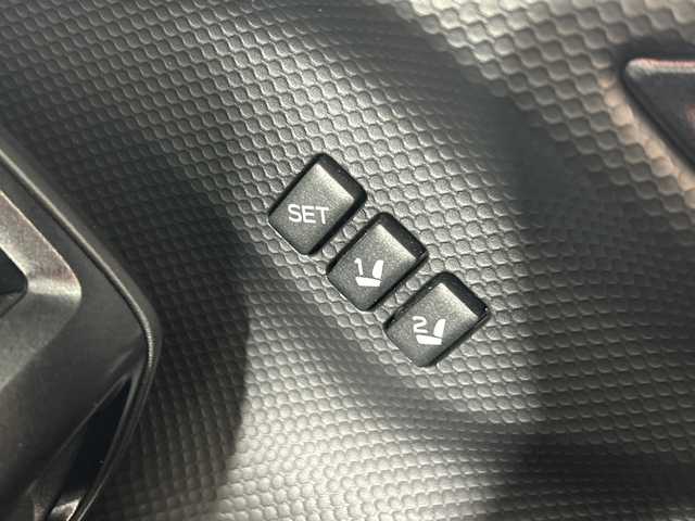 スバル フォレスター ハイブリッド X－ブレイク 神奈川県 2023(令5)年 1.4万km クリスタルホワイトP アイサイト/純正ナビ/・BT/フルセグTV/CD/DVD/SD/USB/バック/サイド/フロントカメラ/デジタルミラー/前後ドライブレコーダー/ETC/ハーフレザーシート/パワーシート(D/N)/メモリシート(D)/シートヒーター(D/N)/電動サイドブレーキ/オートブレーキホールド/パワーバックドア/SRH/スマートキー/プッシュスタートボタン/革巻きステアリング/ステアリングスイッチ/パドルシフト/Autoライト/ステアリングヒーター/ルーフレール/LEDヘッドライト/フォグランプ/純正フロアマット/純正17インチアルミホイール