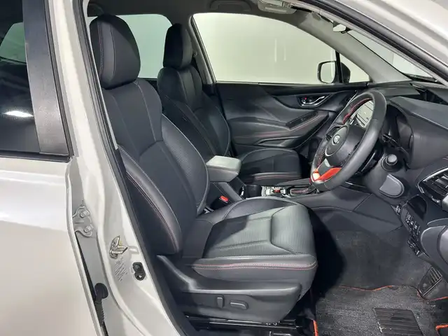 スバル フォレスター ハイブリッド X－ブレイク 神奈川県 2023(令5)年 1.4万km クリスタルホワイトP アイサイト/純正ナビ/・BT/フルセグTV/CD/DVD/SD/USB/バック/サイド/フロントカメラ/デジタルミラー/前後ドライブレコーダー/ETC/ハーフレザーシート/パワーシート(D/N)/メモリシート(D)/シートヒーター(D/N)/電動サイドブレーキ/オートブレーキホールド/パワーバックドア/SRH/スマートキー/プッシュスタートボタン/革巻きステアリング/ステアリングスイッチ/パドルシフト/Autoライト/ステアリングヒーター/ルーフレール/LEDヘッドライト/フォグランプ/純正フロアマット/純正17インチアルミホイール