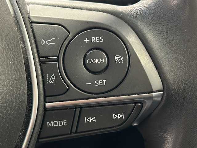 トヨタ カムリ WS ブラックエディション 宮城県 2020(令2)年 8.2万km シルバーM トヨタセーフティセンス/・プリクラッシュセーフティ/・レーダークルーズコントロール/・レーントレーシングアシスト/・レーンディパーチャーアラート/・オートマチックハイビーム/・ロードサインアシスト/・パーキングサポートブレーキ/・ブラインドスポットモニター/・リヤクロストラフィックアラート/純正ナビ/・Bluetooth/CD/DVD/フルセグ/USB/・バックカメラ/・純正ビルドインETC/・ヘッドアップディスプレイ/・ドライブレコーダー前方/アイドリングストップ/コーナーセンサー前後/革巻きステアリング/・ステアリングスイッチ/・パドルシフト/プッシュスタート/・スマートキー/レザーシート/・シートヒーター（運転席＋助手席）/・パワーシート（運転席＋助手席）/オートライト/ドアバイザー/純正フロアマット/純正18インチアルミホイール/純正LEDヘッドライト