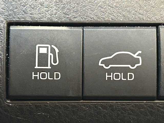 トヨタ カムリ WS ブラックエディション 宮城県 2020(令2)年 8.2万km シルバーM トヨタセーフティセンス/・プリクラッシュセーフティ/・レーダークルーズコントロール/・レーントレーシングアシスト/・レーンディパーチャーアラート/・オートマチックハイビーム/・ロードサインアシスト/・パーキングサポートブレーキ/・ブラインドスポットモニター/・リヤクロストラフィックアラート/純正ナビ/・Bluetooth/CD/DVD/フルセグ/USB/・バックカメラ/・純正ビルドインETC/・ヘッドアップディスプレイ/・ドライブレコーダー前方/アイドリングストップ/コーナーセンサー前後/革巻きステアリング/・ステアリングスイッチ/・パドルシフト/プッシュスタート/・スマートキー/レザーシート/・シートヒーター（運転席＋助手席）/・パワーシート（運転席＋助手席）/オートライト/ドアバイザー/純正フロアマット/純正18インチアルミホイール/純正LEDヘッドライト