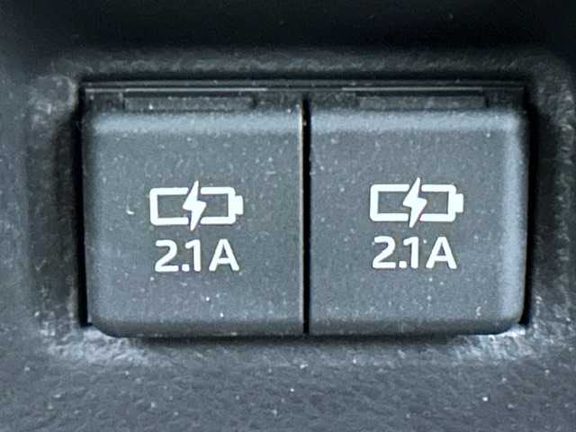 トヨタ カムリ WS ブラックエディション 宮城県 2020(令2)年 8.2万km シルバーM トヨタセーフティセンス/・プリクラッシュセーフティ/・レーダークルーズコントロール/・レーントレーシングアシスト/・レーンディパーチャーアラート/・オートマチックハイビーム/・ロードサインアシスト/・パーキングサポートブレーキ/・ブラインドスポットモニター/・リヤクロストラフィックアラート/純正ナビ/・Bluetooth/CD/DVD/フルセグ/USB/・バックカメラ/・純正ビルドインETC/・ヘッドアップディスプレイ/・ドライブレコーダー前方/アイドリングストップ/コーナーセンサー前後/革巻きステアリング/・ステアリングスイッチ/・パドルシフト/プッシュスタート/・スマートキー/レザーシート/・シートヒーター（運転席＋助手席）/・パワーシート（運転席＋助手席）/オートライト/ドアバイザー/純正フロアマット/純正18インチアルミホイール/純正LEDヘッドライト