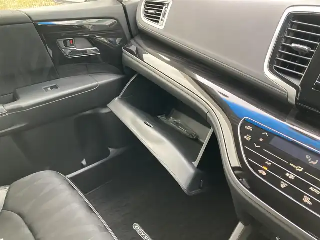 ホンダ オデッセイ アブソルート ホンダセンシング 福岡県 2019(令1)年 8.3万km スーパープラチナメタリック ホンダセンシング/コーナーセンサー/ドラレコ/レーンキープアシスト/バックカメラ/アラウンドビューカメラ/SDナビ/BT/フルセグTV/ETC2.0 /USB端子/CDチェンジャー/純正フロアマット/純正アルミホイール/プッシュスタート/スマートキー/三列シート/ハーフレザー/パワーシート/シートヒーター/カーテンエアバッグ/LEDヘッド