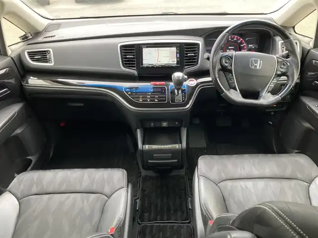 ホンダ オデッセイ アブソルート ホンダセンシング 福岡県 2019(令1)年 8.3万km スーパープラチナメタリック ホンダセンシング/コーナーセンサー/ドラレコ/レーンキープアシスト/バックカメラ/アラウンドビューカメラ/SDナビ/BT/フルセグTV/ETC2.0 /USB端子/CDチェンジャー/純正フロアマット/純正アルミホイール/プッシュスタート/スマートキー/三列シート/ハーフレザー/パワーシート/シートヒーター/カーテンエアバッグ/LEDヘッド