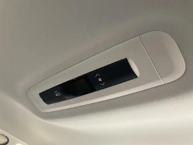 ホンダ オデッセイ アブソルート ホンダセンシング 福岡県 2019(令1)年 8.3万km スーパープラチナメタリック ホンダセンシング/コーナーセンサー/ドラレコ/レーンキープアシスト/バックカメラ/アラウンドビューカメラ/SDナビ/BT/フルセグTV/ETC2.0 /USB端子/CDチェンジャー/純正フロアマット/純正アルミホイール/プッシュスタート/スマートキー/三列シート/ハーフレザー/パワーシート/シートヒーター/カーテンエアバッグ/LEDヘッド