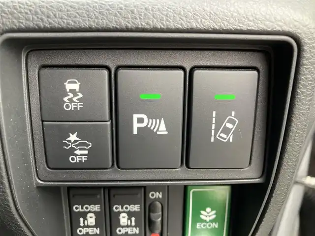 ホンダ オデッセイ アブソルート ホンダセンシング 福岡県 2019(令1)年 8.3万km スーパープラチナメタリック ホンダセンシング/コーナーセンサー/ドラレコ/レーンキープアシスト/バックカメラ/アラウンドビューカメラ/SDナビ/BT/フルセグTV/ETC2.0 /USB端子/CDチェンジャー/純正フロアマット/純正アルミホイール/プッシュスタート/スマートキー/三列シート/ハーフレザー/パワーシート/シートヒーター/カーテンエアバッグ/LEDヘッド