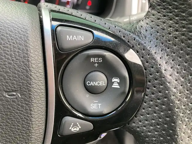 ホンダ オデッセイ アブソルート ホンダセンシング 福岡県 2019(令1)年 8.3万km スーパープラチナメタリック ホンダセンシング/コーナーセンサー/ドラレコ/レーンキープアシスト/バックカメラ/アラウンドビューカメラ/SDナビ/BT/フルセグTV/ETC2.0 /USB端子/CDチェンジャー/純正フロアマット/純正アルミホイール/プッシュスタート/スマートキー/三列シート/ハーフレザー/パワーシート/シートヒーター/カーテンエアバッグ/LEDヘッド