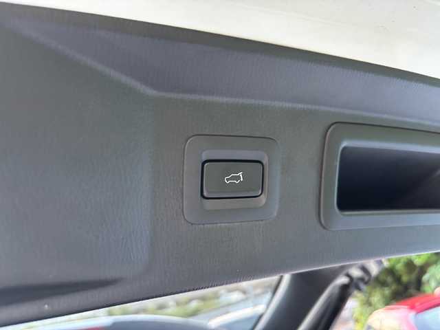 マツダ ＣＸ－８ XD Lパッケージ 福岡県 2018(平30)年 3.3万km スノーフレイクホワイトパールマイカ ワンオーナー/純正ナビ/（AM/FM/CD/DVD/SD/Bluetooth/USB/AUX/ワンセグTV）/クルーズコントロール追従あり/レーンキープ/パーキングアシスト/TCS/アイドリングストップ/アラウンドビューモニター/ハンズフリー/ビルドインETC/ドライブレコーダー（SD無し）/プッシュスタート/ハンドルヒーター/シートヒーター（運転席/助手席）/パワーシート（運転席/助手席）/純正アルミホイール/純正フロアマット/オートライト/フォグランプ/電格ミラー/保証書/取扱説明書