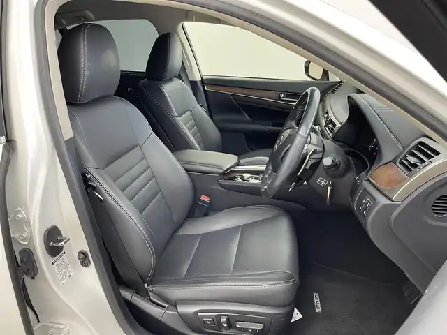 レクサス ＧＳ 300h Iパッケージ 埼玉県 2018(平30)年 4.7万km ソニッククォーツ メーカーナビ　黒レザーシート　三眼ＬＥＤ　ＢＳＭ　パワートランク　クリアランスソナー　ステアリングヒーター　シートヒーター　ベンチレーション　純正ドラレコ　ＥＴＣ　レーダークルーズコントロール