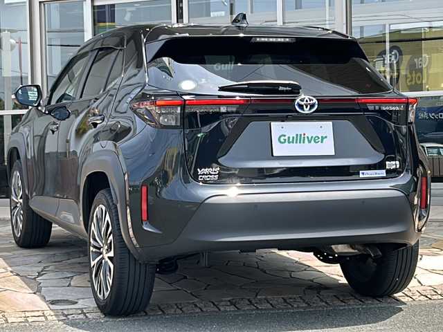 トヨタ ヤリスクロス ハイブリッド Z 静岡県 2023(令5)年 3.7万km ブラックマイカ 純正ディスプレイオーディオ/・アラウンドビューモニター/・フロントカメラ/・サイドカメラ/・USB/・Bluetooth/・AppleCarPlay/・AndroidAuto/主要装備/・プッシュスタート/・ETC車載器/・前後ドライブレコーダー/・前席シートヒーター/・ステアリングヒーター/・純正18インチAW/・オートマチックハイビーム/・LEDヘッドライト/・運転席パワーシート/・ハーフレザーシート/・純正フロアマット/安全装備/・プリクラッシュセーフティ/・レーンディパーチャーアラート/・レーダークルーズコントロール/・前後ソナー/・パーキングサポートブレーキ/・ロードサインアシスト