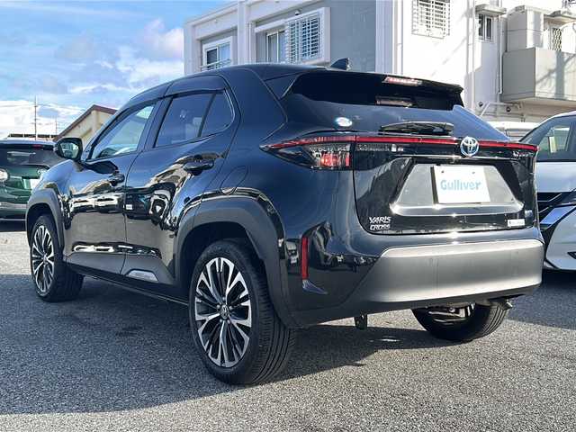 トヨタ ヤリスクロス ハイブリッド Z 沖縄県 2023(令5)年 3.7万km ブラックマイカ 純正ディスプレイオーディオ/・アラウンドビューモニター/・フロントカメラ/・サイドカメラ/・USB/・Bluetooth/・AppleCarPlay/・AndroidAuto/主要装備/・プッシュスタート/・ETC車載器/・前後ドライブレコーダー/・前席シートヒーター/・ステアリングヒーター/・純正18インチAW/・オートマチックハイビーム/・LEDヘッドライト/・運転席パワーシート/・ハーフレザーシート/・純正フロアマット/安全装備/・プリクラッシュセーフティ/・レーンディパーチャーアラート/・レーダークルーズコントロール/・前後ソナー/・パーキングサポートブレーキ/・ロードサインアシスト