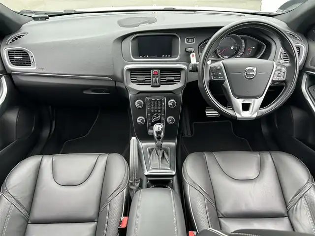 ボルボ Ｖ４０ T－5 Rデザイン ファイナルED 東京都 2020(令2)年 2.2万km アイスホワイト パノラマルーフ/harmankardon/純正ナビ/ドライブレコーダー/ETC/レザーシート/パワーシート/シートヒーター/パドルシフト/衝突軽減システム/レーンキープアシスト/レーダークルーズコントロール/純正18インチAW