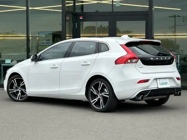 ボルボ Ｖ４０ T－5 Rデザイン ファイナルED 東京都 2020(令2)年 2.2万km アイスホワイト パノラマルーフ/harmankardon/純正ナビ/ドライブレコーダー/ETC/レザーシート/パワーシート/シートヒーター/パドルシフト/衝突軽減システム/レーンキープアシスト/レーダークルーズコントロール/純正18インチAW