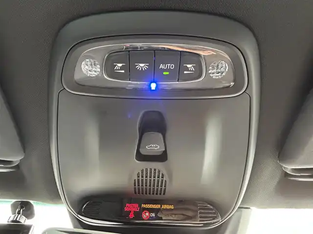 ボルボ Ｖ４０ T－5 Rデザイン ファイナルED 東京都 2020(令2)年 2.2万km アイスホワイト パノラマルーフ/harmankardon/純正ナビ/ドライブレコーダー/ETC/レザーシート/パワーシート/シートヒーター/パドルシフト/衝突軽減システム/レーンキープアシスト/レーダークルーズコントロール/純正18インチAW