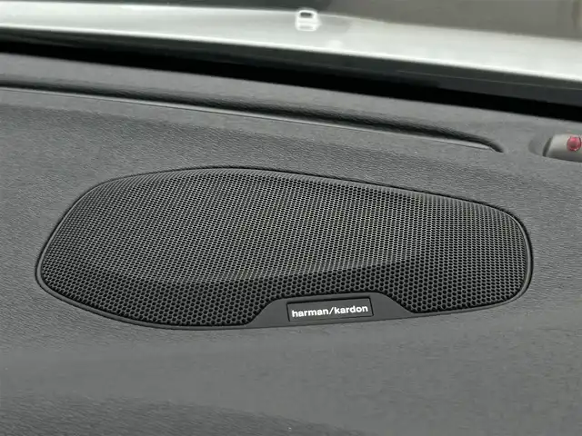 ボルボ Ｖ４０ T－5 Rデザイン ファイナルED 東京都 2020(令2)年 2.2万km アイスホワイト パノラマルーフ/harmankardon/純正ナビ/ドライブレコーダー/ETC/レザーシート/パワーシート/シートヒーター/パドルシフト/衝突軽減システム/レーンキープアシスト/レーダークルーズコントロール/純正18インチAW