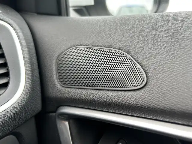 ボルボ Ｖ４０ T－5 Rデザイン ファイナルED 東京都 2020(令2)年 2.2万km アイスホワイト パノラマルーフ/harmankardon/純正ナビ/ドライブレコーダー/ETC/レザーシート/パワーシート/シートヒーター/パドルシフト/衝突軽減システム/レーンキープアシスト/レーダークルーズコントロール/純正18インチAW