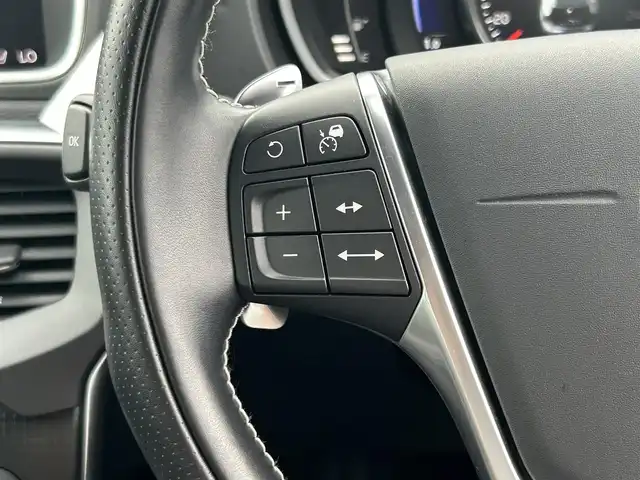 ボルボ Ｖ４０ T－5 Rデザイン ファイナルED 東京都 2020(令2)年 2.2万km アイスホワイト パノラマルーフ/harmankardon/純正ナビ/ドライブレコーダー/ETC/レザーシート/パワーシート/シートヒーター/パドルシフト/衝突軽減システム/レーンキープアシスト/レーダークルーズコントロール/純正18インチAW