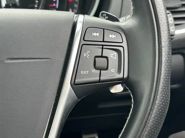ボルボ Ｖ４０ T－5 Rデザイン ファイナルED 東京都 2020(令2)年 2.2万km アイスホワイト パノラマルーフ/harmankardon/純正ナビ/ドライブレコーダー/ETC/レザーシート/パワーシート/シートヒーター/パドルシフト/衝突軽減システム/レーンキープアシスト/レーダークルーズコントロール/純正18インチAW