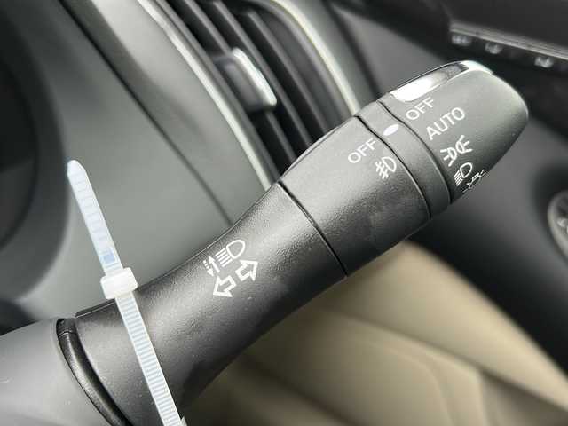 日産 スカイライン 200GT－t タイプP 千葉県 2018(平30)年 1.4万km ラディアントレッド ナビ　全方位カメラ　本革シート　パワーシート　シートヒーター　地デジ　ＥＴＣ　ＣＤ　ＤＶＤ　ＵＳＢ　ドラレコ　オートライト　ＬＥＤライト　コーナーセンサ　純正１８インチＡＷ　スマートキー 衝突被害軽減/ナビ/全方位カメラ/ドラレコ/地デジ/ＥＴＣ/ＣＤ/ＤＶＤ/ＵＳＢ/ドラレコ/パワーシート/シートヒーター/本革シート/オートライト/コーナーセンサー/純正フロアマット/純正ＡＷ/スマートキー