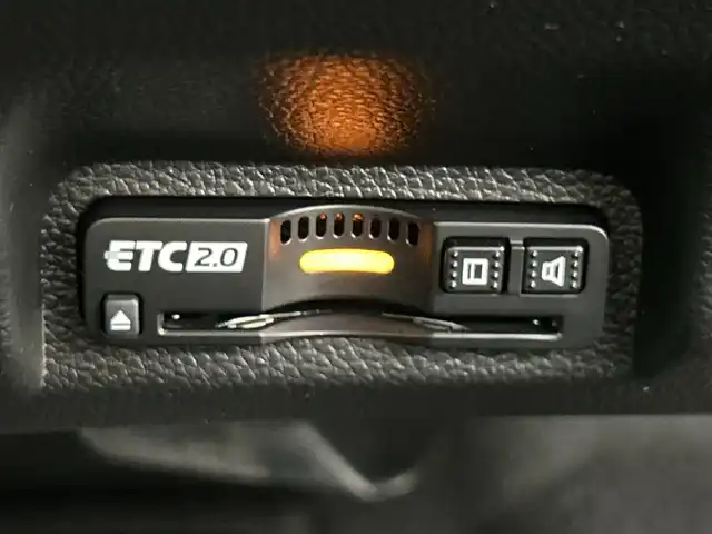 ホンダ ヴェゼル ハイブリッド e:HEV Z 愛知県 2025(令7)年 0.1万km未満 パール 登録未使用車/Honda CONNECTディスプレーオーディオ/・フルセグTV/BT/Apple Car Play/Android Auto/ETC2.0車載器/ワイヤレス充電器/ホンダセンシング/・衝突被害軽減システム/・レーンキープアシスト/・クルーズコントロール/・オートマチックハイビーム/電動リアゲート/ブラインドスポットモニター/LEDヘッドライト/電子パーキングスイッチ/ハーフレザーシート/前席シートヒーター/純正18インチAW/革巻きステアリング/ステアリングヒーター/ステアリングスイッチ/スマートキー＆プッシュスタート