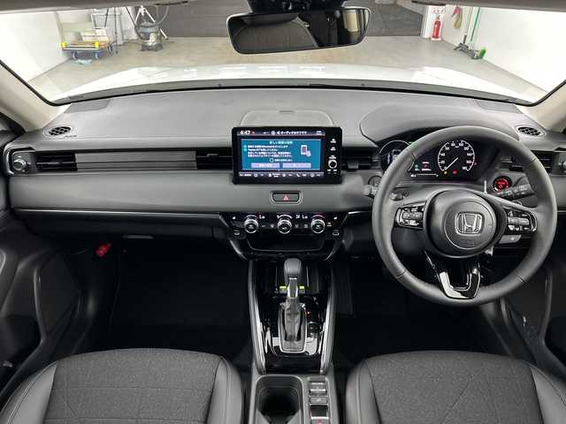 ホンダ ヴェゼル ハイブリッド e:HEV Z 愛知県 2025(令7)年 0.1千km パール 登録未使用車/Honda CONNECTディスプレーオーディオ/・フルセグTV/BT/Apple Car Play/Android Auto/ETC2.0車載器/ワイヤレス充電器/ホンダセンシング/・衝突被害軽減システム/・レーンキープアシスト/・クルーズコントロール/・オートマチックハイビーム/電動リアゲート/ブラインドスポットモニター/LEDヘッドライト/電子パーキングスイッチ/ハーフレザーシート/前席シートヒーター/純正18インチAW/革巻きステアリング/ステアリングヒーター/ステアリングスイッチ/スマートキー＆プッシュスタート