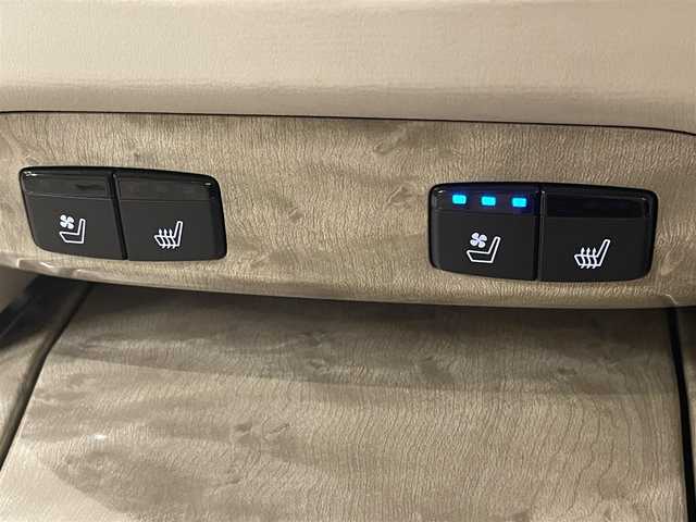 ホンダ レジェンド ハイブリッド EX 群馬県 2020(令2)年 6.2万km プレミアムディープロッソパール ホンダセンシング/SH-AWD/サンルーフ/ジュエルアイLEDヘッドライト/純正メーカーナビ/・フルセグTV/・CD/DVD/BT/・HDMI/AUX/USB/iPod/・AM.FM/全方位カメラ/コーナーセンサー/ETC/ドライブレコーダー/白レザーシート/前席パワーシート(D席メモリ付)/前席エアーシート/全席シートヒーター/革巻きステアリング/ステアリングスイッチ/パドルシフト/ステアリングヒーター/KRELLサウンド/スマートキー/プッシュスタート/置くだけ充電/フォグランプ/オートライト/純正19インチAW/純正フロアマット/横滑り防止システム/電動格納ウィンカーミラー/リアサンシェード