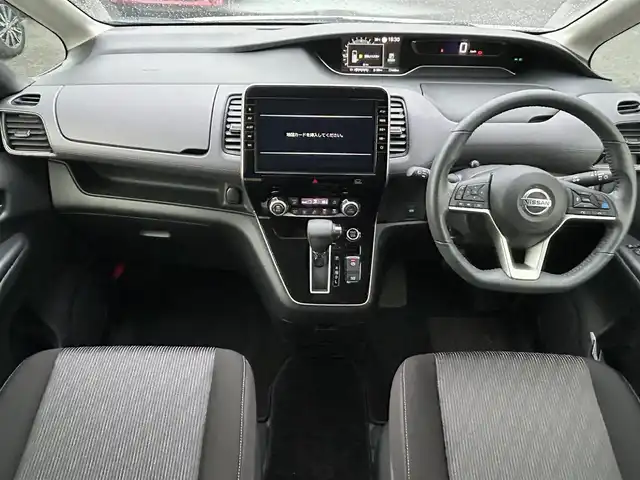 日産 セレナ ハイウェイスター V 島根県 2021(令3)年 1.8万km ブリリアントホワイトパール 純正10型ＳＤナビ　/フルセグＴＶ　/ＤＶＤ再生　/Ｂｌｕｅｔｏｏｔｈ接続　/バック／サイド／フロント／全方位カメラ　/前後ドライブレコーダー　/ビルトインＥＴＣ　/両側パワースライドドア　/レーダークルーズコントロール　/衝突軽減ブレーキ/アイドリングストップ/レーンキープアシスト/前後コーナーセンサー/スマートキー/プッシュスタート　/純正ＬＥＤヘッドライト　/純正１５インチアルミホイール/純正フロアマット/スペアキー