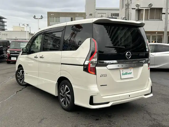 日産 セレナ ハイウェイスター V 島根県 2021(令3)年 1.8万km ブリリアントホワイトパール 純正10型ＳＤナビ　/フルセグＴＶ　/ＤＶＤ再生　/Ｂｌｕｅｔｏｏｔｈ接続　/バック／サイド／フロント／全方位カメラ　/前後ドライブレコーダー　/ビルトインＥＴＣ　/両側パワースライドドア　/レーダークルーズコントロール　/衝突軽減ブレーキ/アイドリングストップ/レーンキープアシスト/前後コーナーセンサー/スマートキー/プッシュスタート　/純正ＬＥＤヘッドライト　/純正１５インチアルミホイール/純正フロアマット/スペアキー